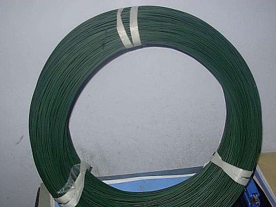 包塑扎線厚度比較厚，能達(dá)到200絲左右